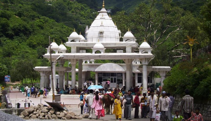 Vaishno-Devi-Darshan-by-Helicopter-3-860x496
